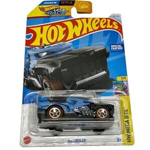 Hot Wheels Hotweiler 66/250 HW Mega Bite 3/5 Netflix Let's Race Die-cast 1:64